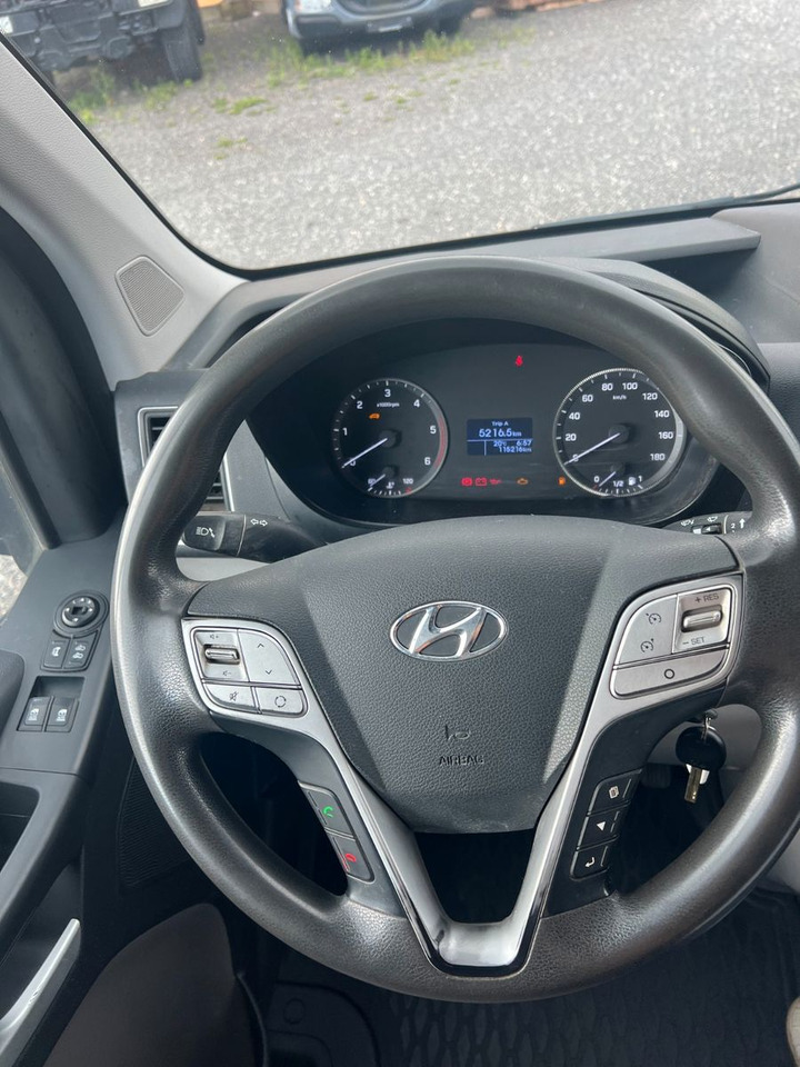 Interior photo 2: Panel van Hyundai H350 Kasten Kasten L3H2 Profi Kurz / Hoch Interior photo 2: Panel van Hyundai H350 Kasten Kasten L3H2 Profi Kurz / Hoch