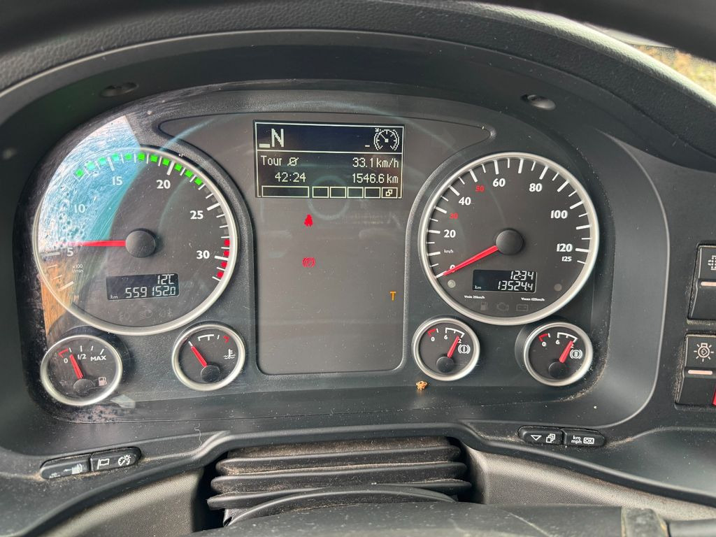 MAN 12.250 4X2 Koffer LBW Klima Diff.Sperre AHK MAN 12.250 4X2 Koffer LBW Klima Diff.Sperre AHK - Box truck: picture 4 MAN 12.250 4X2 Koffer LBW Klima Diff.Sperre AHK MAN 12.250 4X2 Koffer LBW Klima Diff.Sperre AHK - Box truck: picture 4