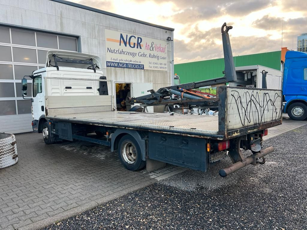 MAN 8.180 4X2 offene Pritsche MAN 8.180 4X2 offene Pritsche - Flatbed van: picture 1 MAN 8.180 4X2 offene Pritsche MAN 8.180 4X2 offene Pritsche - Flatbed van: picture 1
