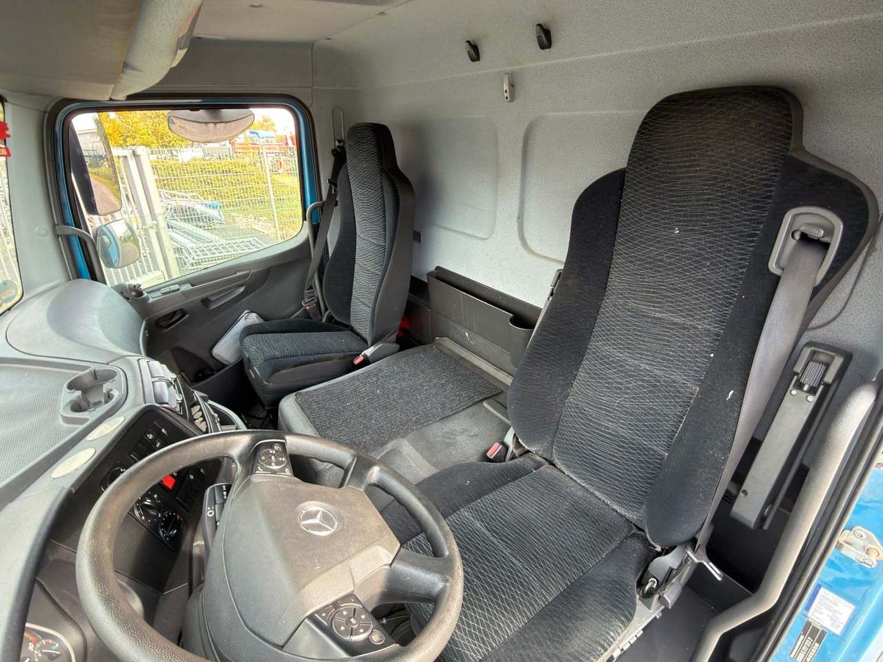 Curtain side van Mercedes-Benz 818 4X2 Pritsche & Plane & Tang Pritsche & Plane Mercedes-Benz 818 4X2 Pritsche & Plane & Tang Pritsche & Plane: picture 13