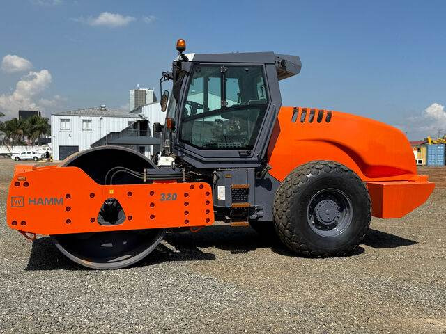 Hamm 320 - Compactor: picture 1 Hamm 320 - Compactor: picture 1