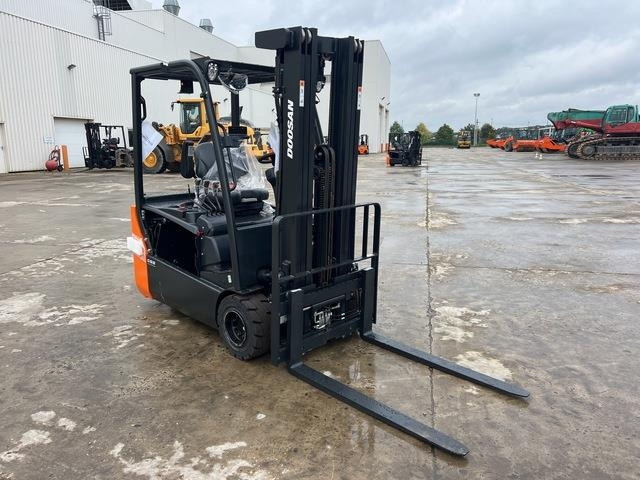 Doosan B20T-7 PLUS - Electric forklift: picture 4 Doosan B20T-7 PLUS - Electric forklift: picture 4