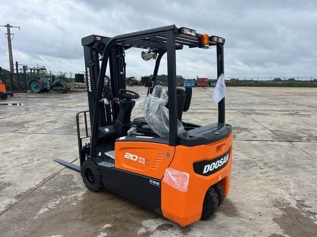 Doosan B20T-7 PLUS - Electric forklift: picture 2 Doosan B20T-7 PLUS - Electric forklift: picture 2