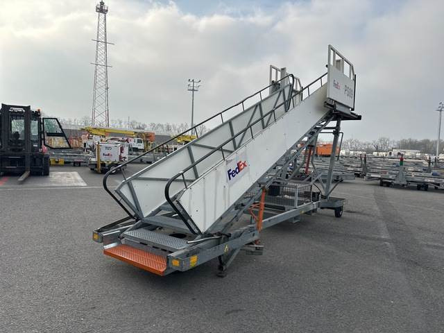 SPS PT-18 - Passenger stairs: picture 1 SPS PT-18 - Passenger stairs: picture 1
