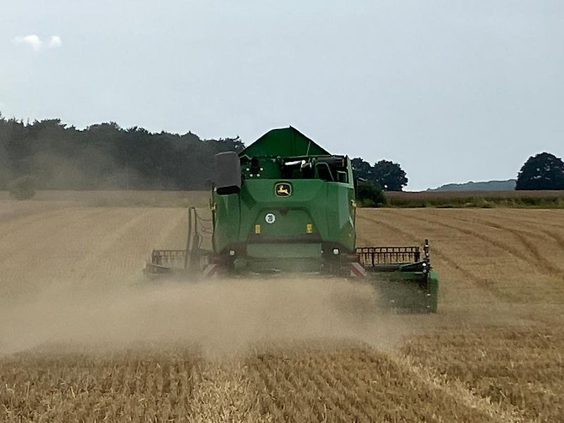 John Deere T5 400 + 6,70m Vario-Schneidwerk - Combine harvester: picture 3 John Deere T5 400 + 6,70m Vario-Schneidwerk - Combine harvester: picture 3