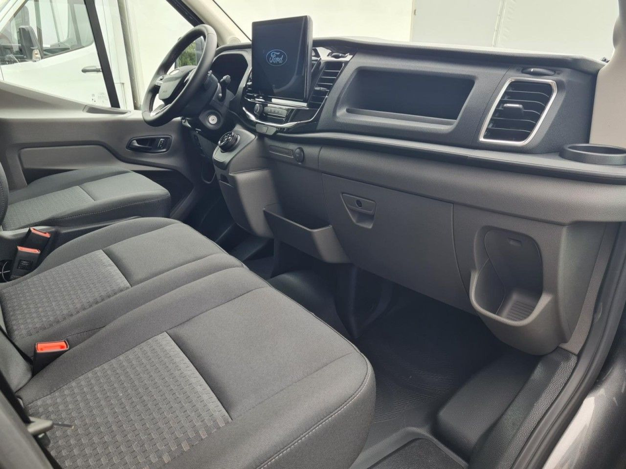 Lease a  Ford Transit 350 Kasten TDCi L3H2 Trend KAMERA AHK Ford Transit 350 Kasten TDCi L3H2 Trend KAMERA AHK: picture 14