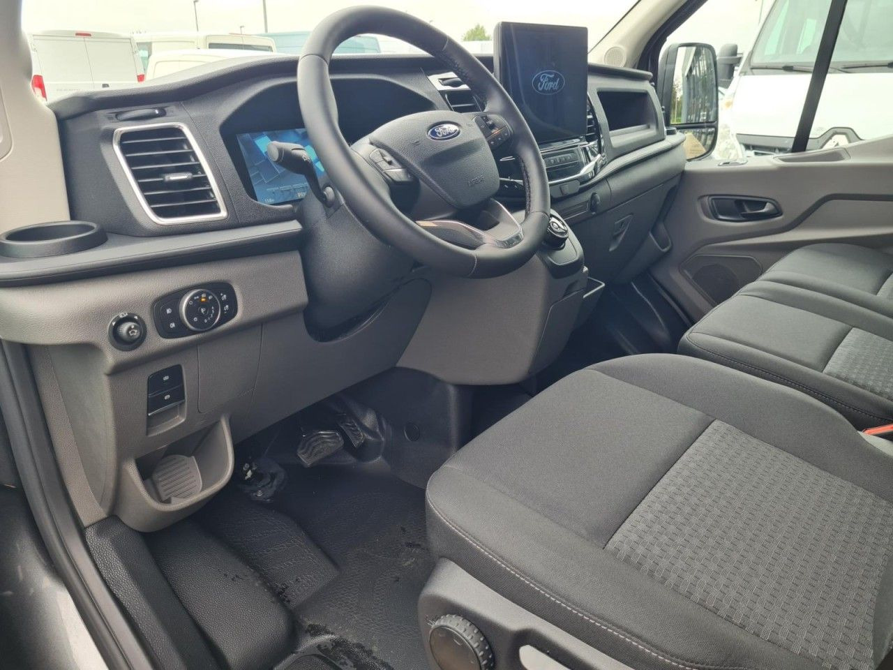 Lease a  Ford Transit 350 Kasten TDCi L3H2 Trend KAMERA AHK Ford Transit 350 Kasten TDCi L3H2 Trend KAMERA AHK: picture 8