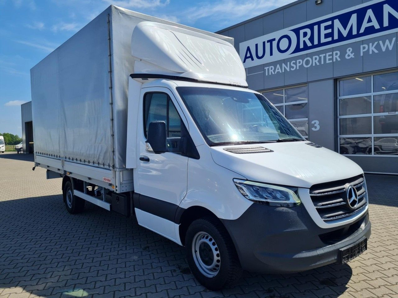 Mercedes-Benz Sprinter 317 Pritsche Plane 10 Pal. RWD LED - Curtain side van: picture 3 Mercedes-Benz Sprinter 317 Pritsche Plane 10 Pal. RWD LED - Curtain side van: picture 3