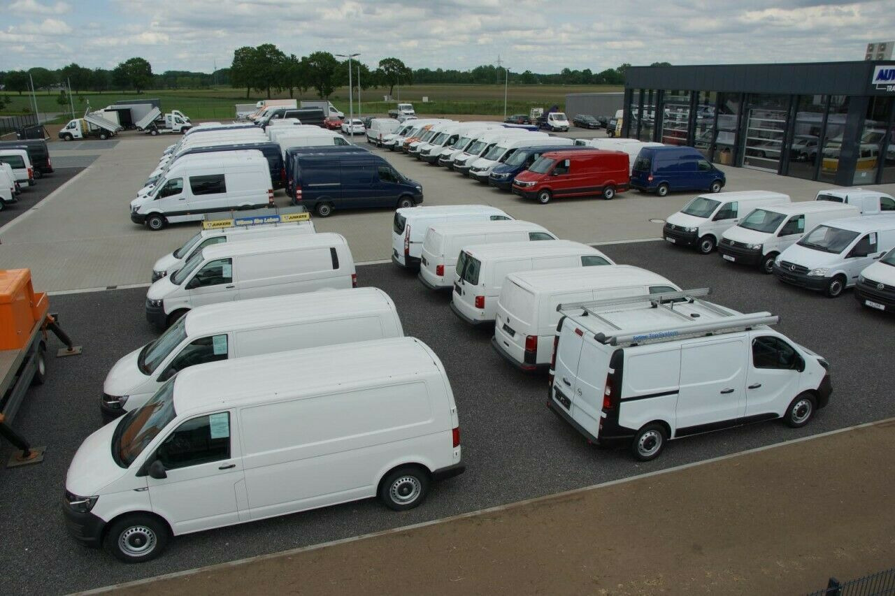 Lease a  Renault Master 35 Kasten LR Doka 6-Sitze 4x4 Allrad AHK Renault Master 35 Kasten LR Doka 6-Sitze 4x4 Allrad AHK: picture 19