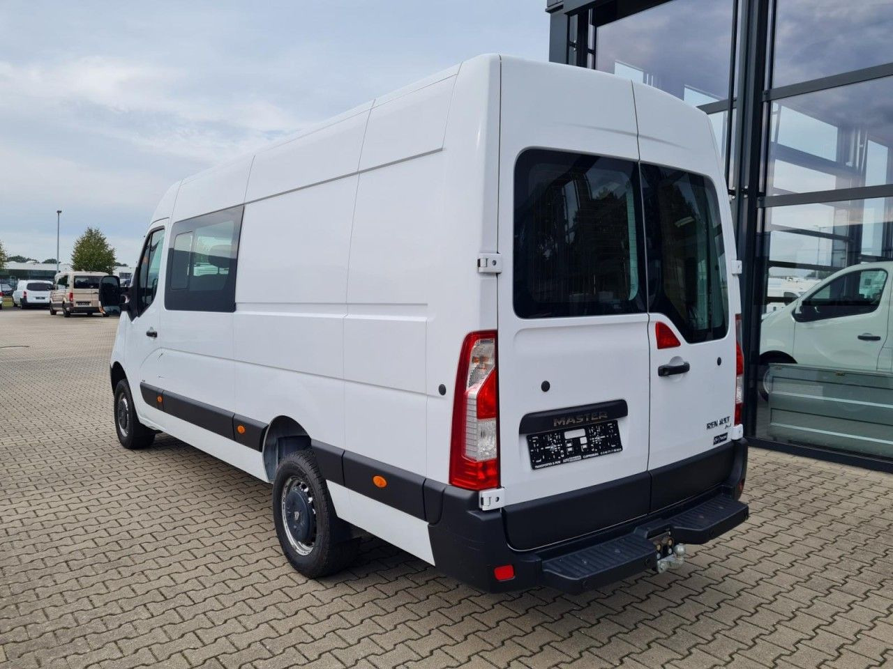 Lease a  Renault Master 35 Kasten LR Doka 6-Sitze 4x4 Allrad AHK Renault Master 35 Kasten LR Doka 6-Sitze 4x4 Allrad AHK: picture 6
