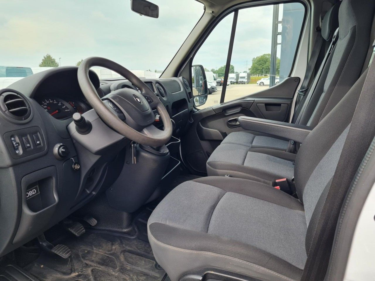 Lease a  Renault Master 35 Kasten LR Doka 6-Sitze 4x4 Allrad AHK Renault Master 35 Kasten LR Doka 6-Sitze 4x4 Allrad AHK: picture 8