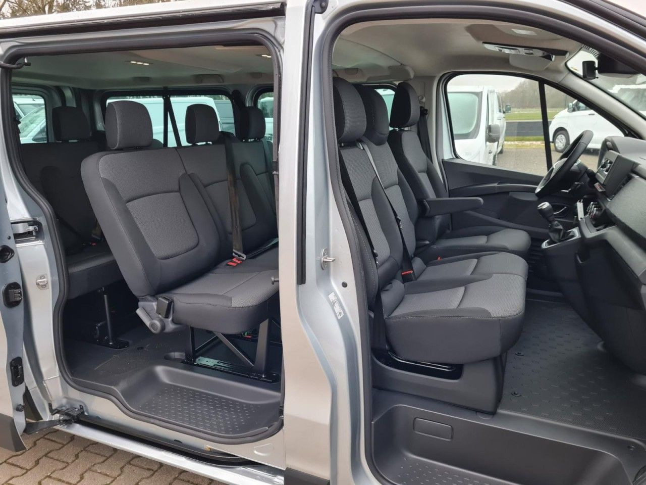 Renault Trafic Kombi 9-Sitze L2 Grand Equilibre KLIMA TE - Station wagon: picture 4 Renault Trafic Kombi 9-Sitze L2 Grand Equilibre KLIMA TE - Station wagon: picture 4