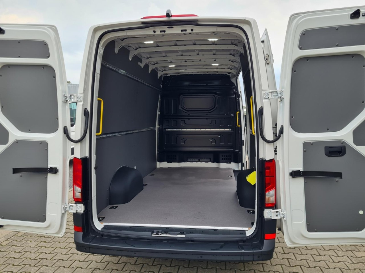 Volkswagen Crafter 35 Kasten TDI L3H3 LED TEMPOMAT AUTOMATIK - Panel van: picture 5 Volkswagen Crafter 35 Kasten TDI L3H3 LED TEMPOMAT AUTOMATIK - Panel van: picture 5