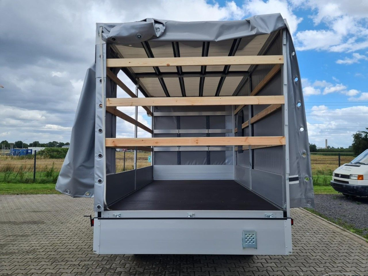 Volkswagen Crafter 35 TDI Pritsche Schiebe Plane ERGO LED T - Curtain side van: picture 5 Volkswagen Crafter 35 TDI Pritsche Schiebe Plane ERGO LED T - Curtain side van: picture 5