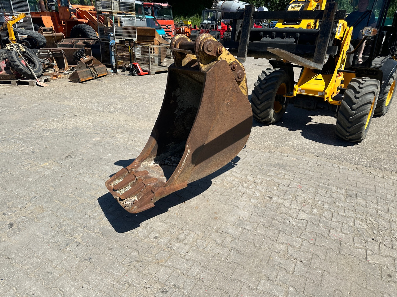 Caterpillar 3208 Tieflöffel 70 cm - Excavator bucket for Construction machinery: picture 2 Caterpillar 3208 Tieflöffel 70 cm - Excavator bucket for Construction machinery: picture 2
