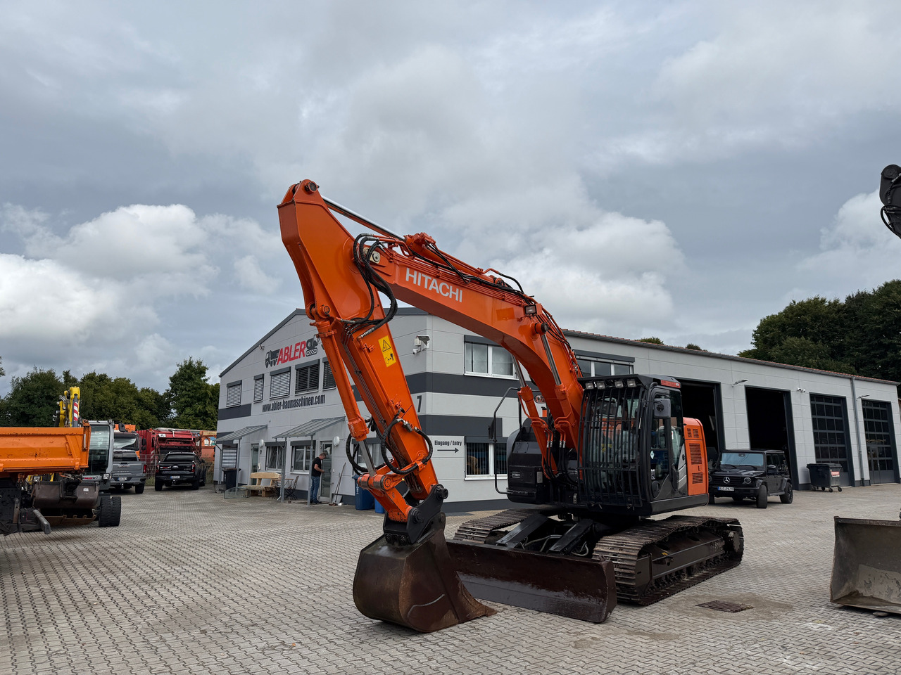 Hitachi ZX225 USLC-5B Kurzheck Kettenbagger - Excavator: picture 2 Hitachi ZX225 USLC-5B Kurzheck Kettenbagger - Excavator: picture 2
