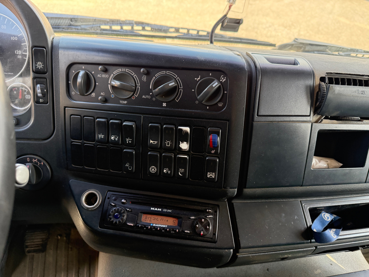 Tipper MAN TGA 26.480 6x4 SZM mit Kippauflieger: picture 16