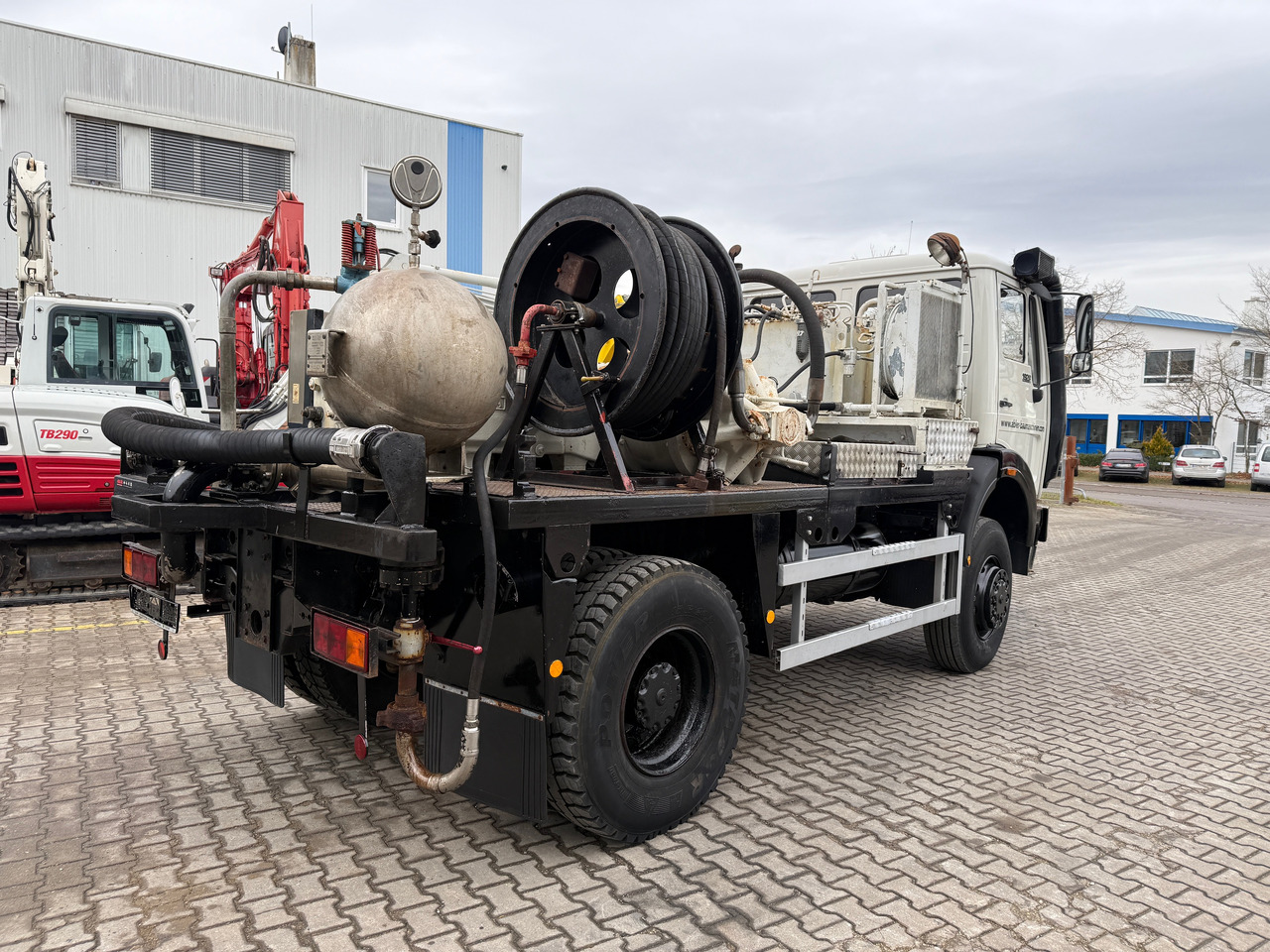 MErcedes-Benz 1928 NG V8 4x4 Uraca Hochdruckpumpe KD412 - Municipal/ Special vehicle, Truck: picture 4 MErcedes-Benz 1928 NG V8 4x4 Uraca Hochdruckpumpe KD412 - Municipal/ Special vehicle, Truck: picture 4