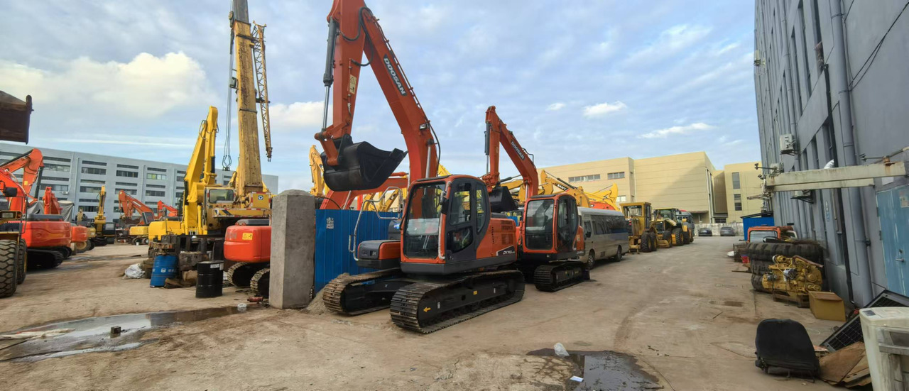 Excavator DOOSAN DX140: picture 6 Excavator DOOSAN DX140: picture 6