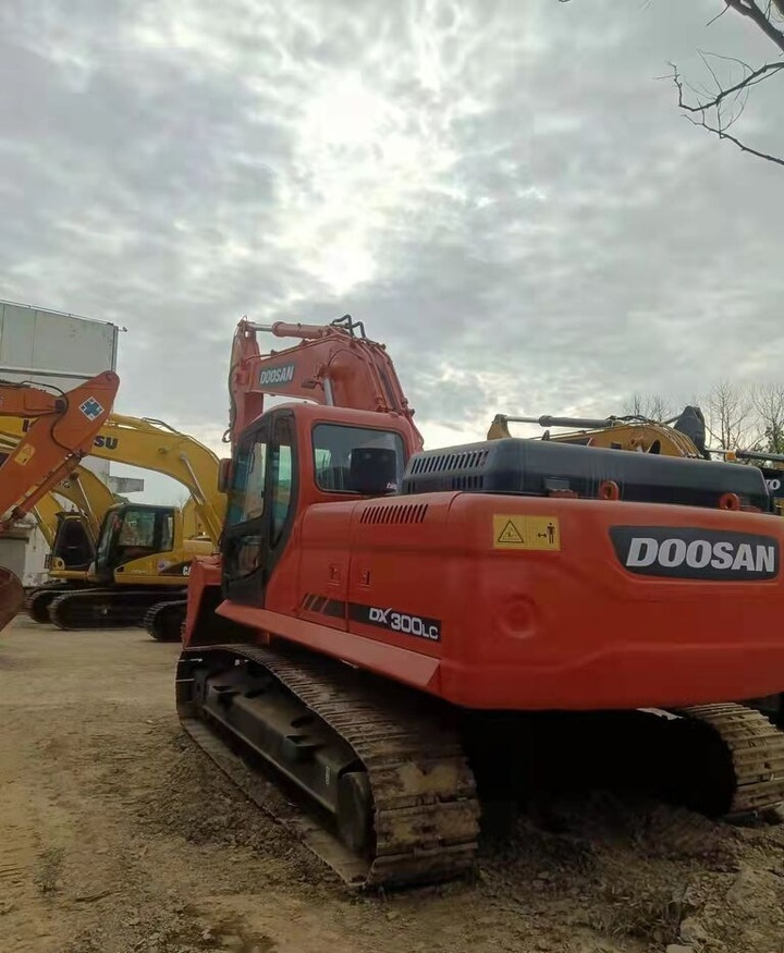 Doosan DX300 - Crawler excavator: picture 3 Doosan DX300 - Crawler excavator: picture 3