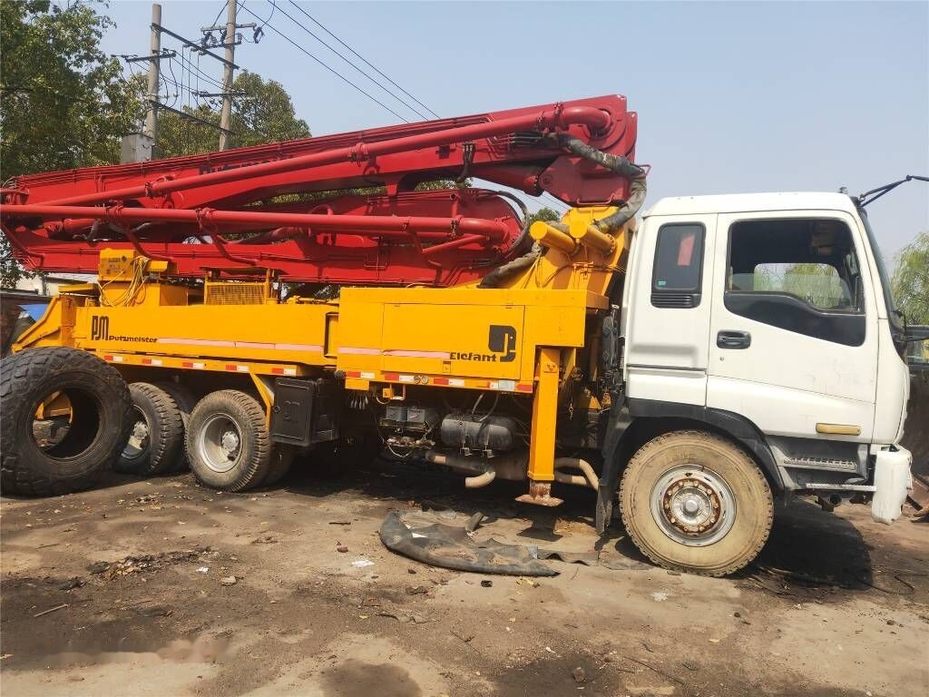 Isuzu Putzmeister on chassis - Concrete pump truck: picture 2 Isuzu Putzmeister on chassis - Concrete pump truck: picture 2
