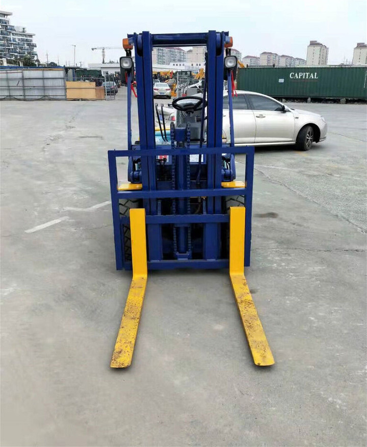 Komatsu FD30 - Diesel forklift: picture 2 Komatsu FD30 - Diesel forklift: picture 2