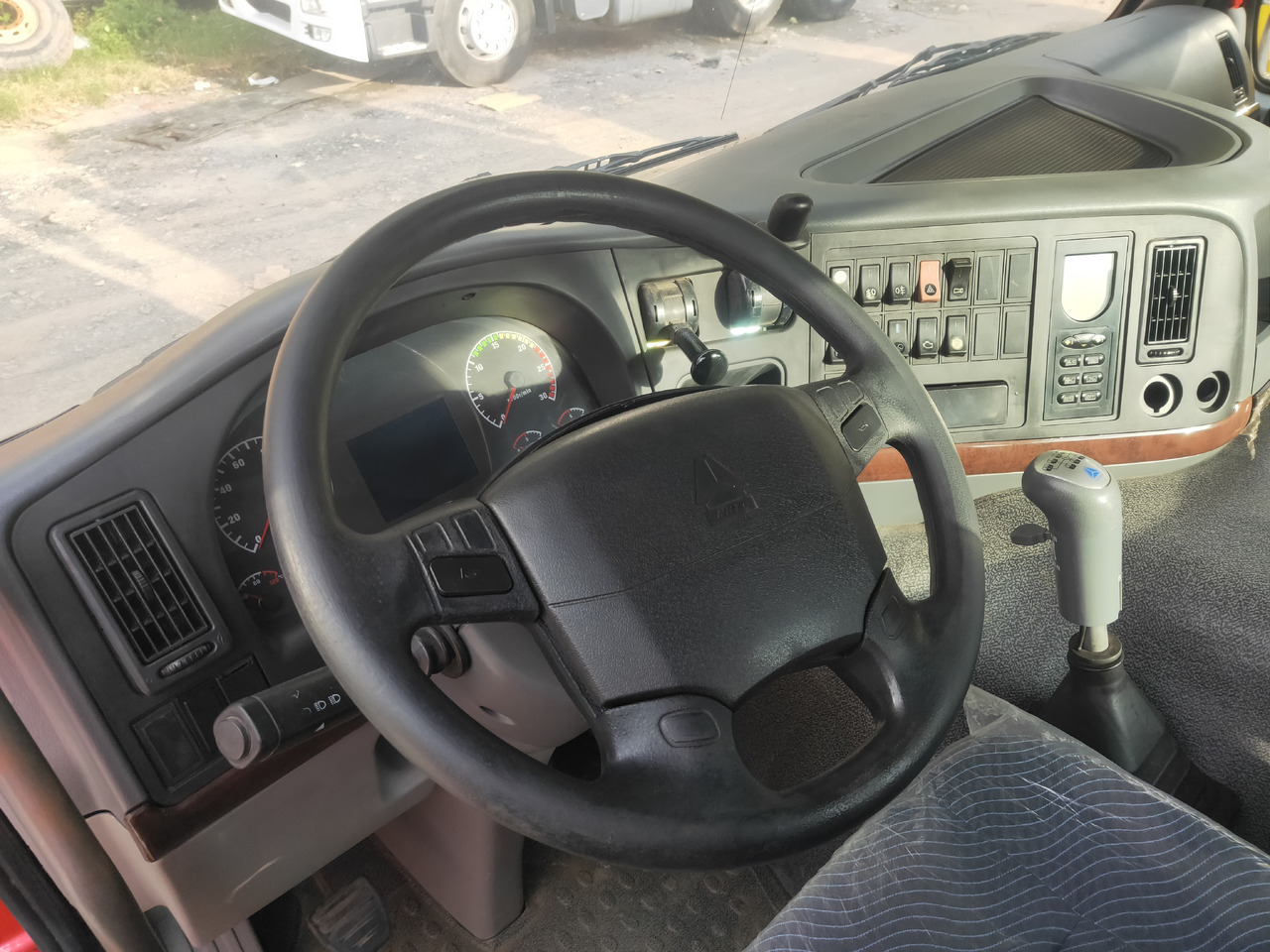 Sinotruk HOWO 371 6*4 Tractor - Tractor unit: picture 2 Sinotruk HOWO 371 6*4 Tractor - Tractor unit: picture 2