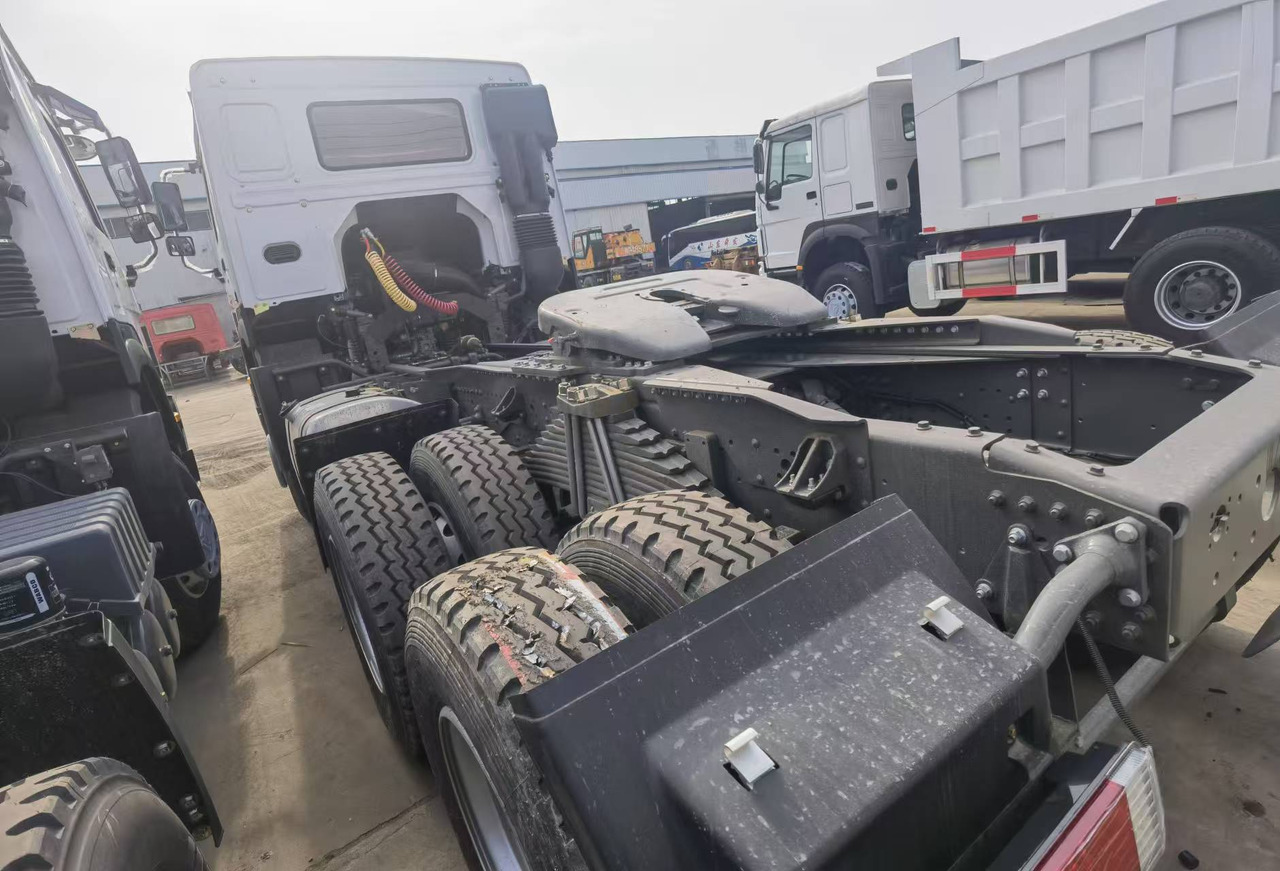 Sinotruk HOWO 371 Tractor - Tractor unit: picture 3 Sinotruk HOWO 371 Tractor - Tractor unit: picture 3