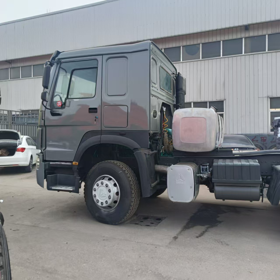 Sinotruk HOWO 371 Tractor(Right rudder) - Tractor unit: picture 3 Sinotruk HOWO 371 Tractor(Right rudder) - Tractor unit: picture 3