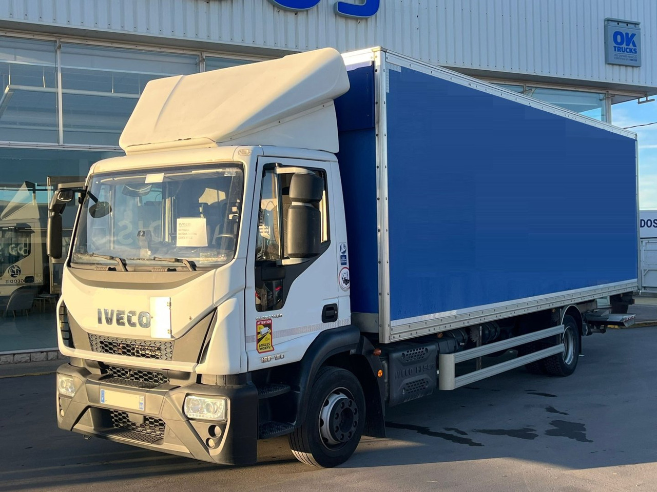 Caja cerrada IVECO Eurocargo ML 120 E19 P - Box truck: picture 1 Caja cerrada IVECO Eurocargo ML 120 E19 P - Box truck: picture 1