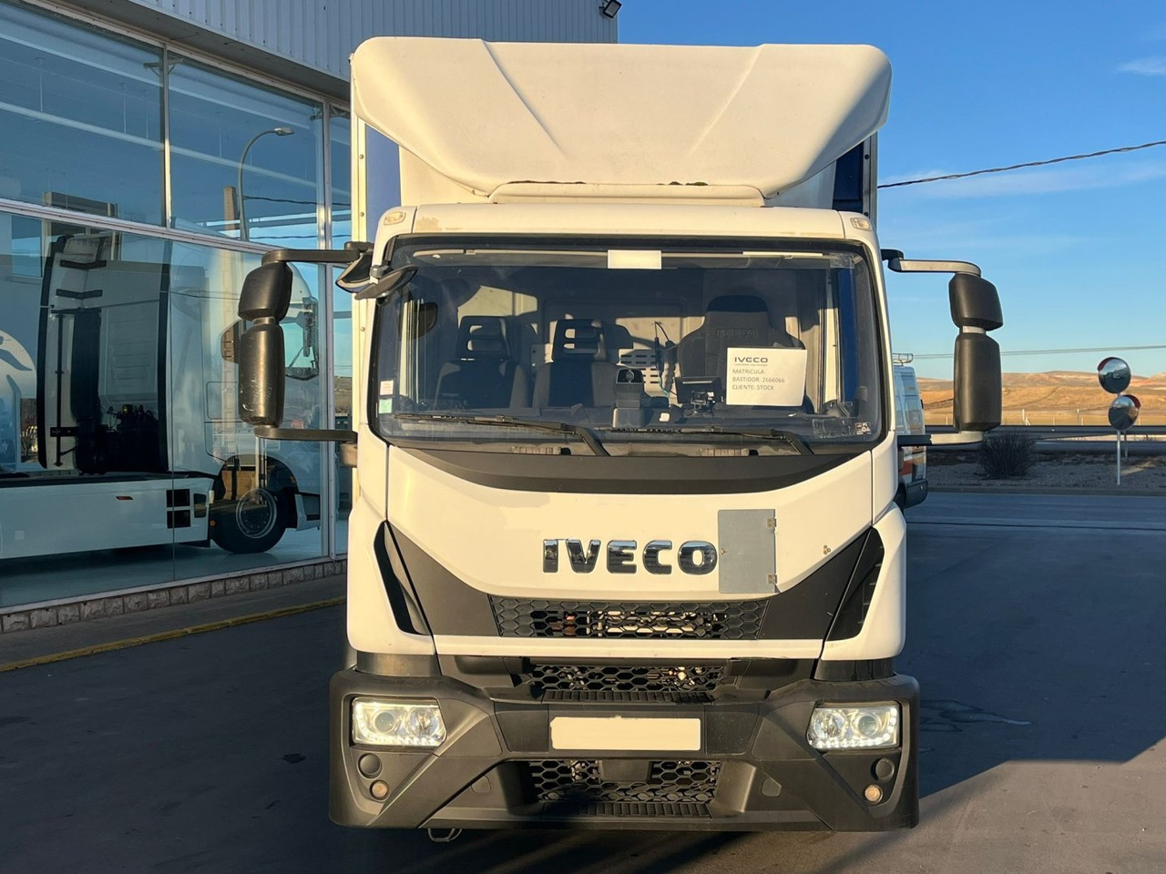 Caja cerrada IVECO Eurocargo ML 120 E19 P - Box truck: picture 2 Caja cerrada IVECO Eurocargo ML 120 E19 P - Box truck: picture 2