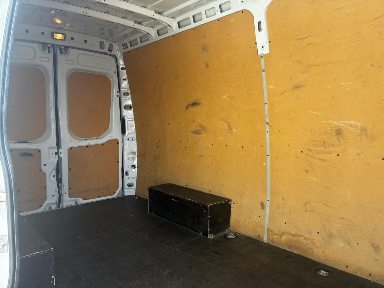 Panel van Furgón IVECO 35S14 V 12m3: picture 8
