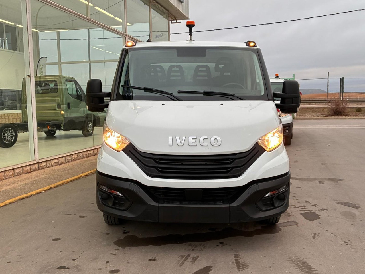 Volquete/Dumper IVECO 35C14 CAJA BASCULANTE DOBLE CABINA - Tipper van, Combi van: picture 2 Volquete/Dumper IVECO 35C14 CAJA BASCULANTE DOBLE CABINA - Tipper van, Combi van: picture 2