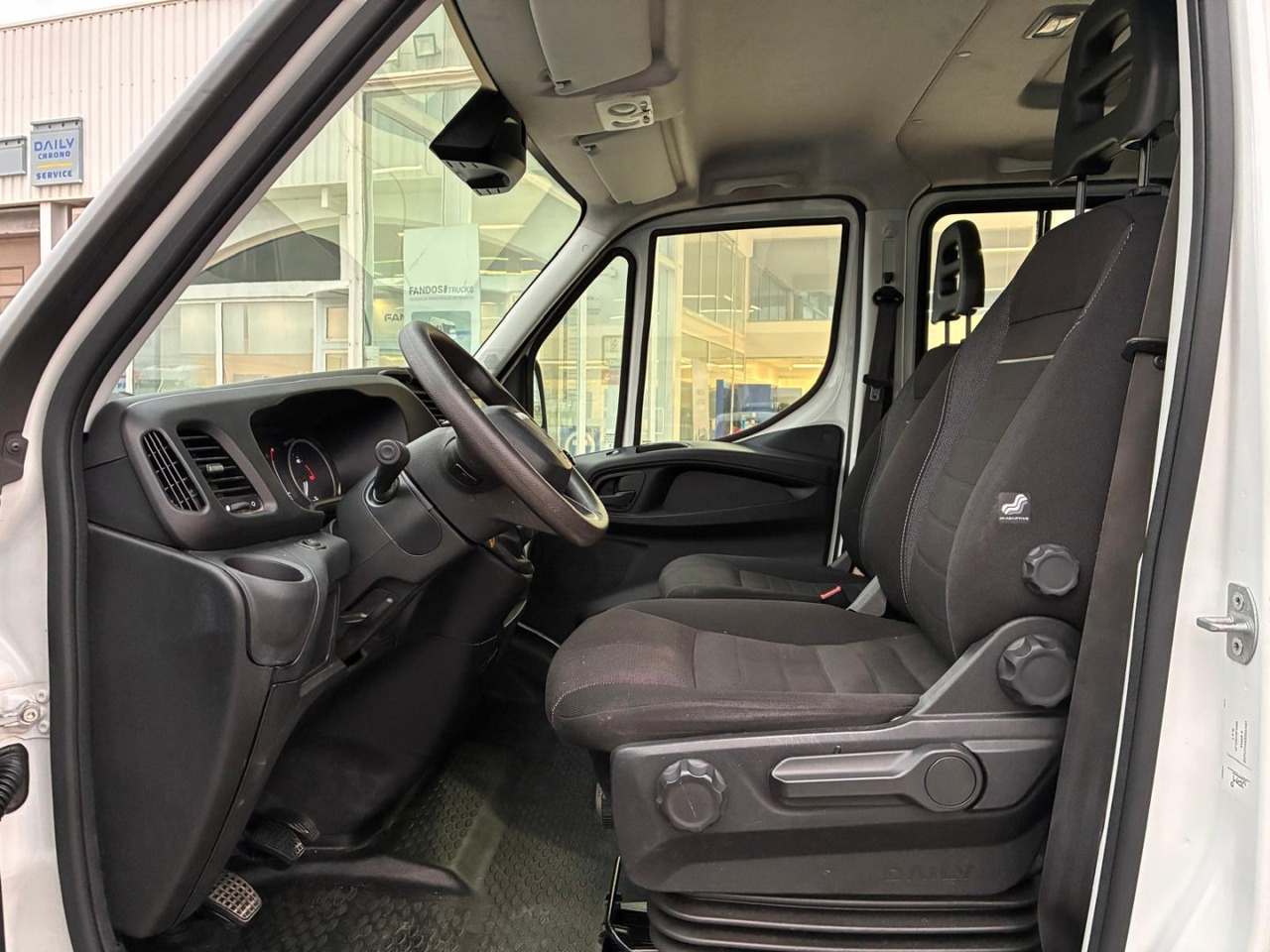 Volquete/Dumper IVECO 35C14 CAJA BASCULANTE DOBLE CABINA - Tipper van, Combi van: picture 5 Volquete/Dumper IVECO 35C14 CAJA BASCULANTE DOBLE CABINA - Tipper van, Combi van: picture 5