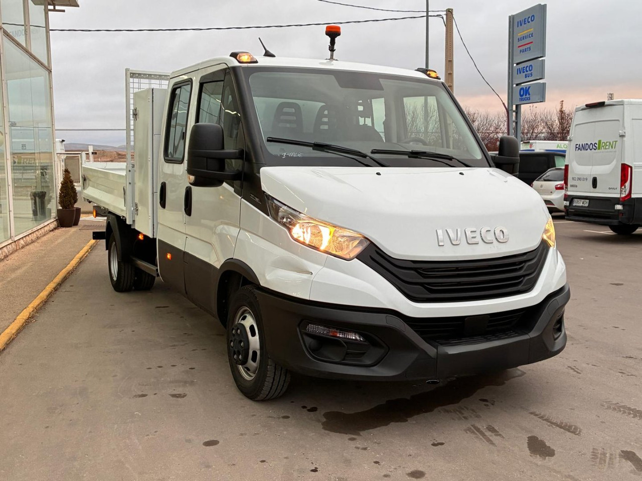Volquete/Dumper IVECO 35C14 CAJA BASCULANTE DOBLE CABINA - Tipper van, Combi van: picture 3 Volquete/Dumper IVECO 35C14 CAJA BASCULANTE DOBLE CABINA - Tipper van, Combi van: picture 3