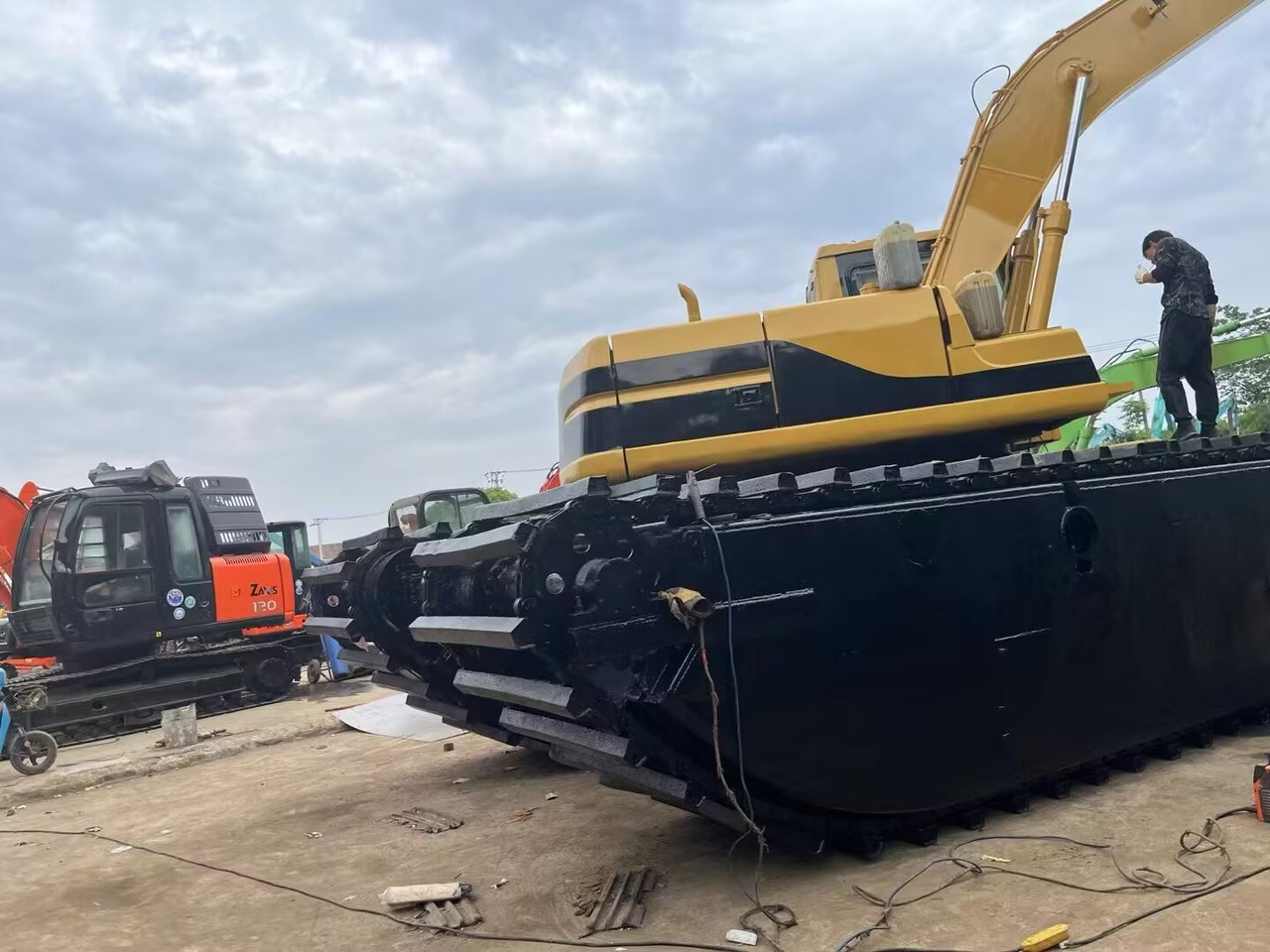 CAT 320BL 18 METER EXTENDED ARM Customizable Dredger - Amphibious excavator: picture 2 CAT 320BL 18 METER EXTENDED ARM Customizable Dredger - Amphibious excavator: picture 2
