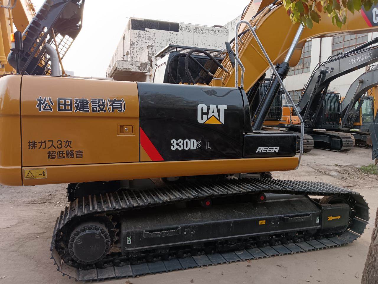 CATERPILLAR 324DL - Crawler excavator: picture 3 CATERPILLAR 324DL - Crawler excavator: picture 3