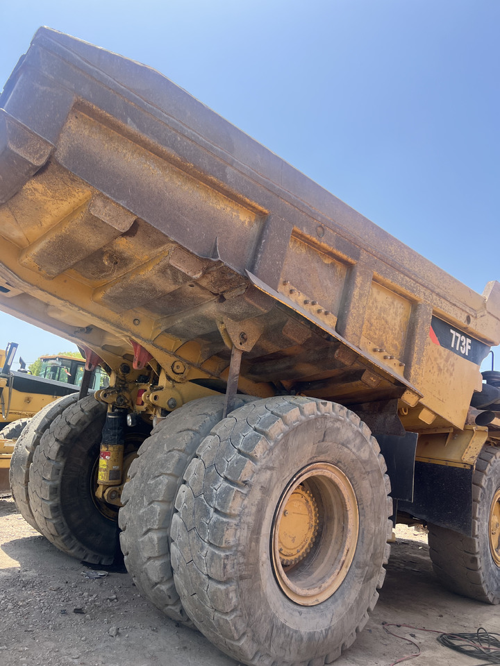 CATERPILLAR 773F CAT MINGING DUMP TRUCK - Rigid dumper/ Rock truck: picture 5 CATERPILLAR 773F CAT MINGING DUMP TRUCK - Rigid dumper/ Rock truck: picture 5
