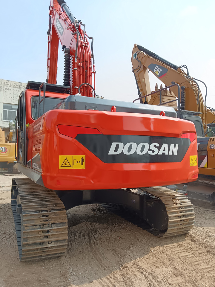DOOSAN DX225 LCA DX 225 LC - 9C - Crawler excavator: picture 2 DOOSAN DX225 LCA DX 225 LC - 9C - Crawler excavator: picture 2