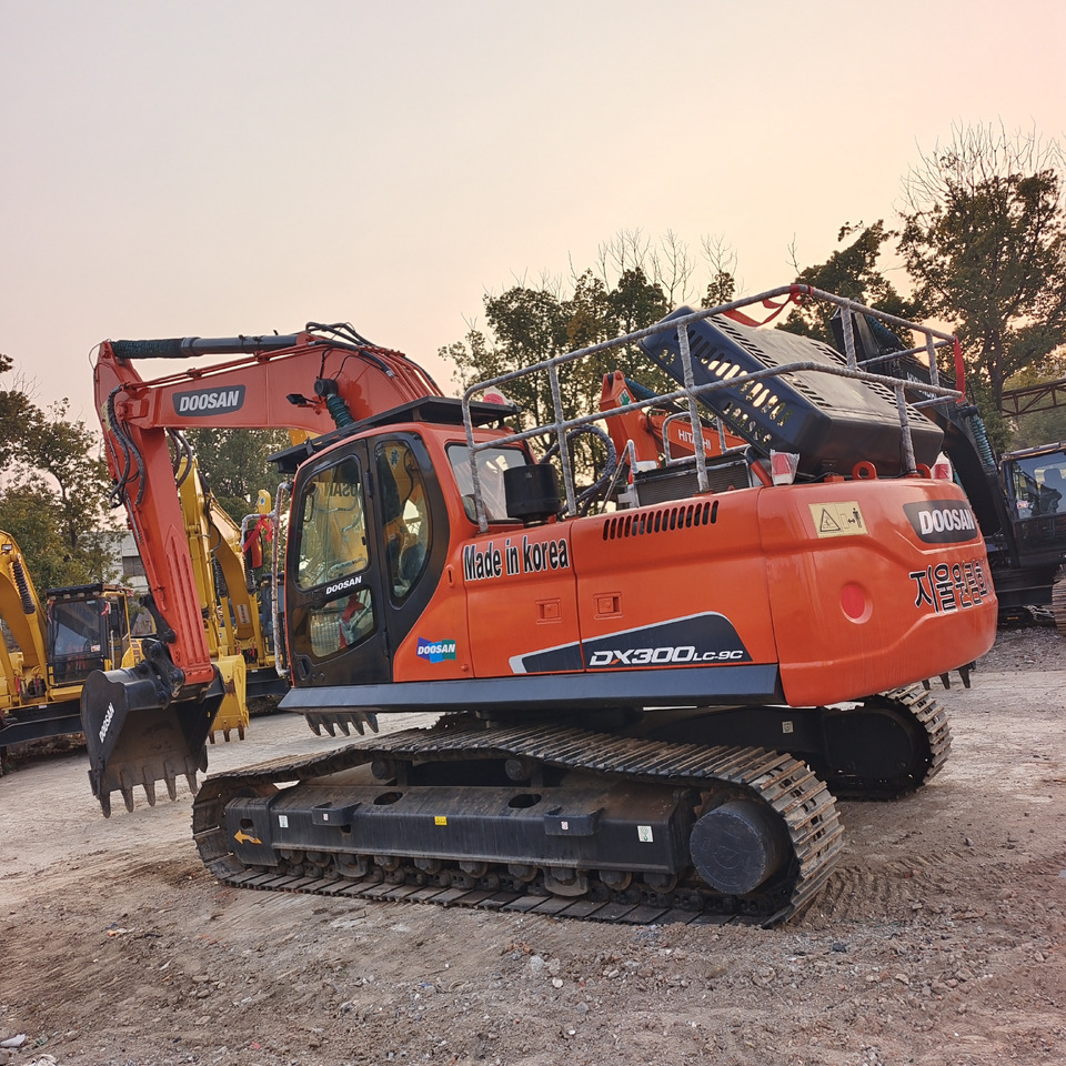 DOOSAN DX300LC-9C Doosan DX 300 LC - 9 C - Crawler excavator: picture 1 DOOSAN DX300LC-9C Doosan DX 300 LC - 9 C - Crawler excavator: picture 1