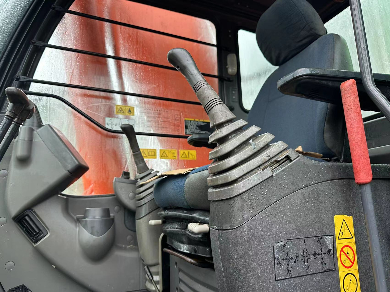 Crawler excavator HITACHI ZAXIS 350 - 3 G Hitachi ZX350: picture 8