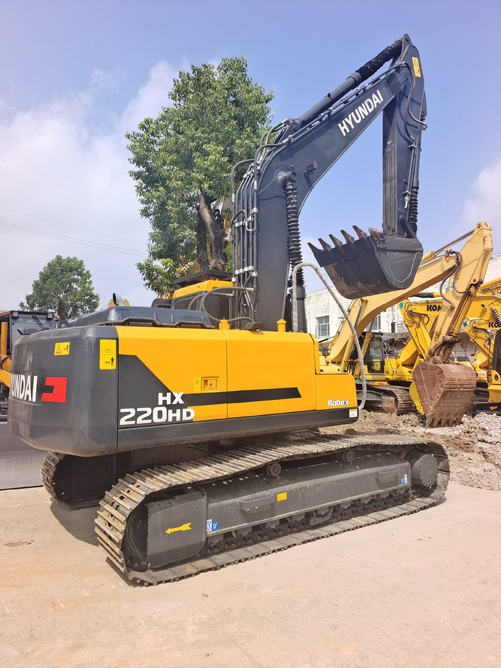 HYUNDAI 220 WITH 4 CAMERAS REVIEW REVERSE HX220HD HX225HD 220LC-9S - Crawler excavator: picture 1 HYUNDAI 220 WITH 4 CAMERAS REVIEW REVERSE HX220HD HX225HD 220LC-9S - Crawler excavator: picture 1