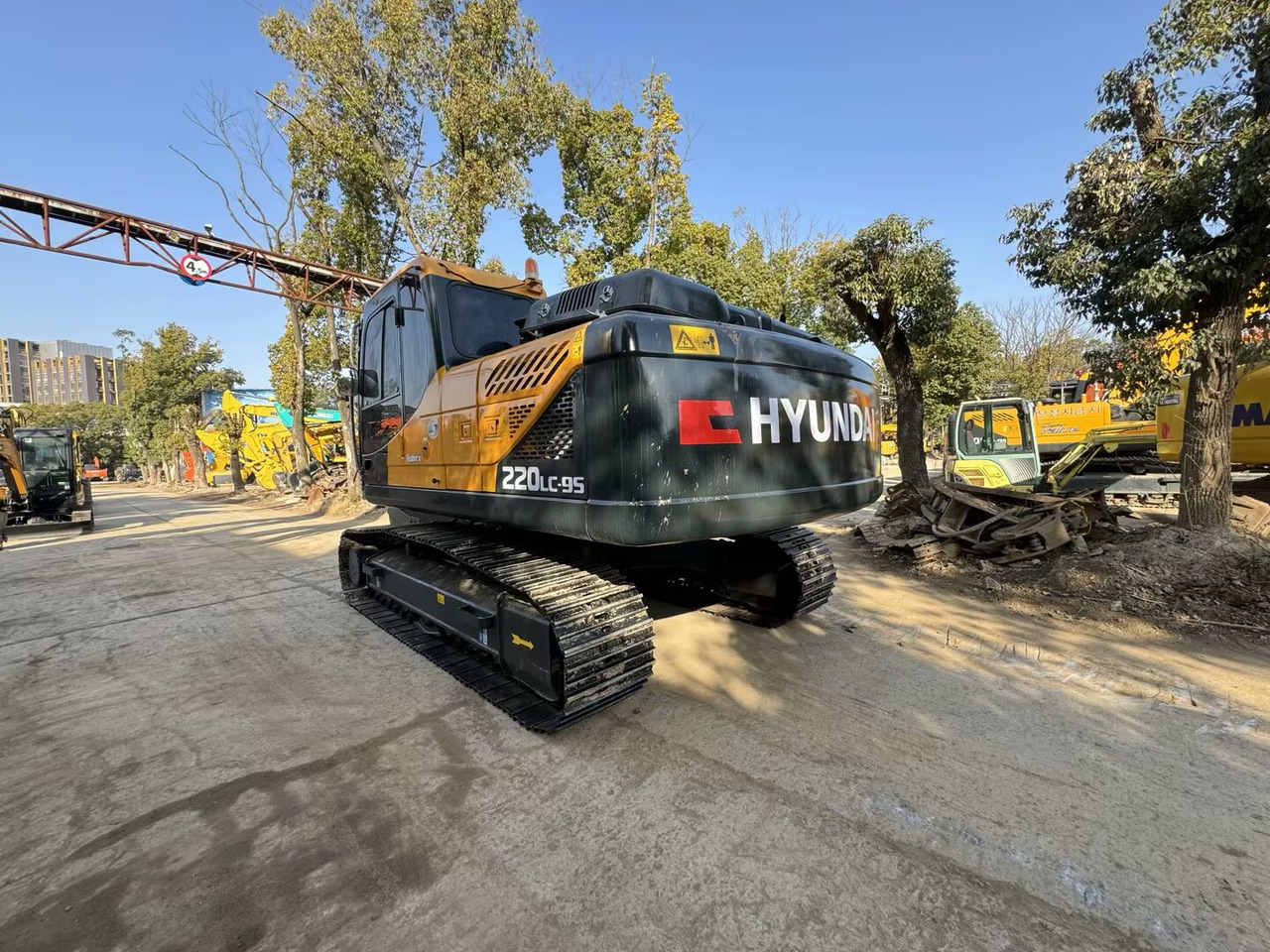 HYUNDAI 220LC-9S HX220HD HX225HD - Crawler excavator: picture 5 HYUNDAI 220LC-9S HX220HD HX225HD - Crawler excavator: picture 5