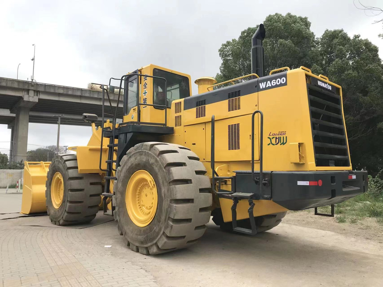 Wheel loader KOMATSU WA600-6: picture 10