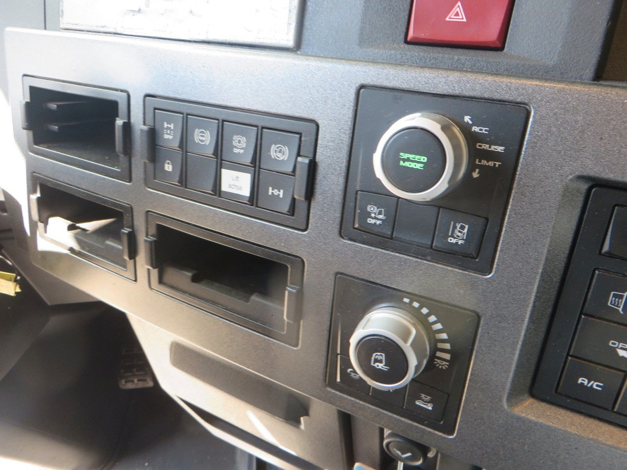 Tractor unit Renault T520 HSC 4x2Tractor mega Retarder PeterPan: picture 17