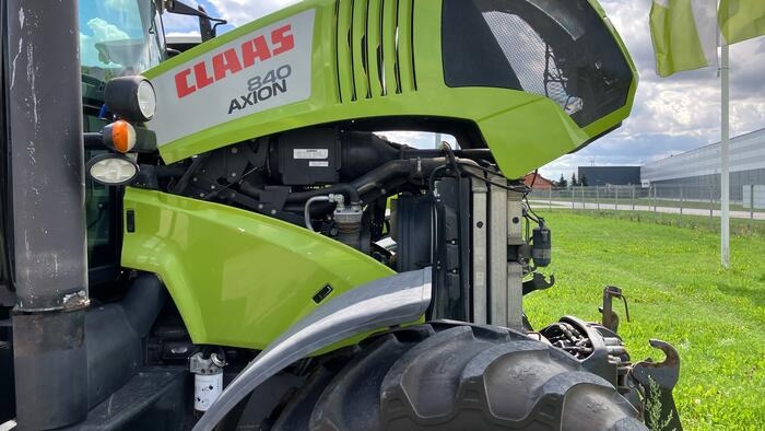 Farm tractor Claas Axion 840: picture 10