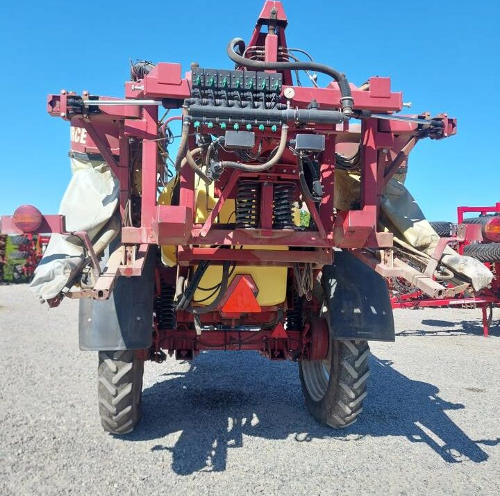 Hardi Commander Plus 4200 - 28m Twin - Trailed sprayer: picture 4 Hardi Commander Plus 4200 - 28m Twin - Trailed sprayer: picture 4