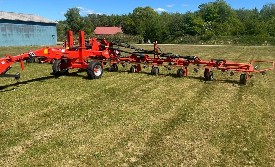 Kuhn 13M SPREDER - Tedder/ Rake: picture 3 Kuhn 13M SPREDER - Tedder/ Rake: picture 3