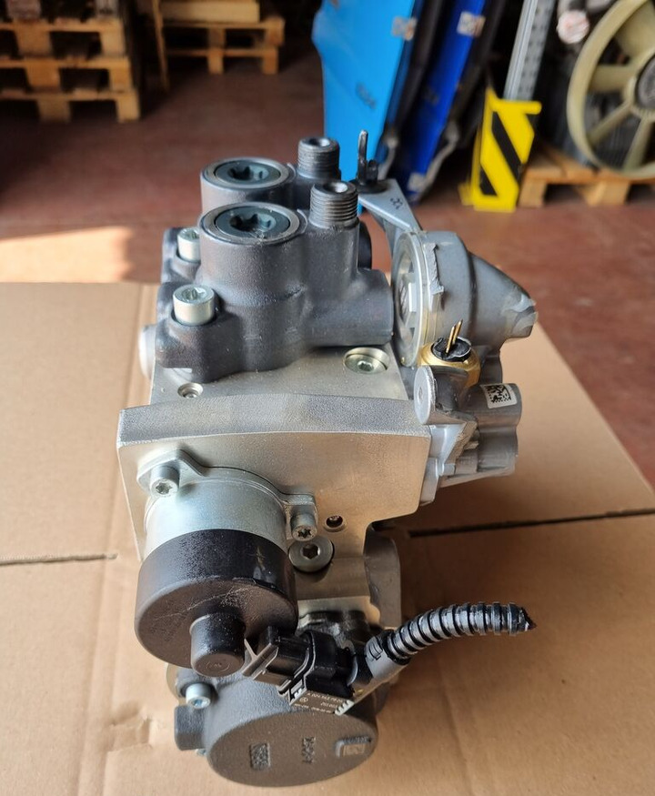 Bosch A4710901050 0445020321 Mercedes-Benz ACTROS MP4 EURO 6 - Fuel pump for Truck: picture 3 Bosch A4710901050 0445020321 Mercedes-Benz ACTROS MP4 EURO 6 - Fuel pump for Truck: picture 3