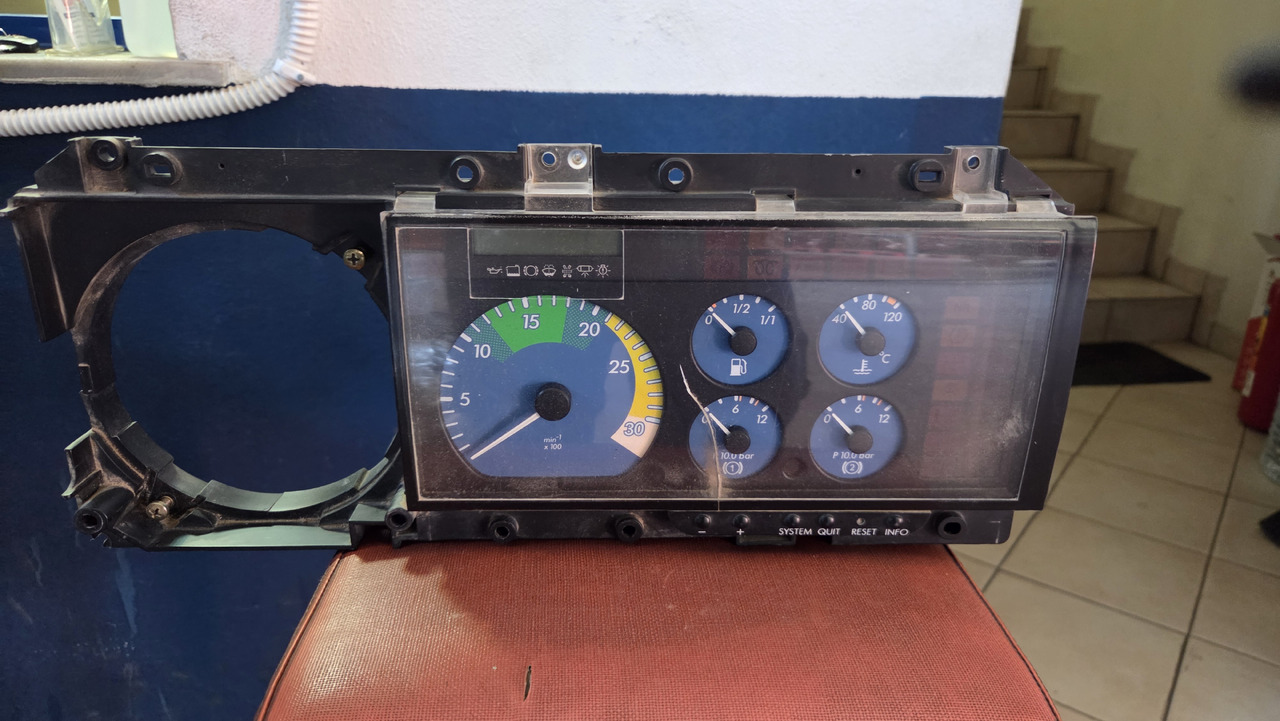 MERCEDES-BENZ ATEGO - Dashboard: picture 3 MERCEDES-BENZ ATEGO - Dashboard: picture 3
